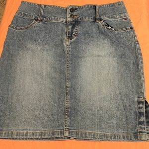 🌞Tommy Jeans Skirt Size 3